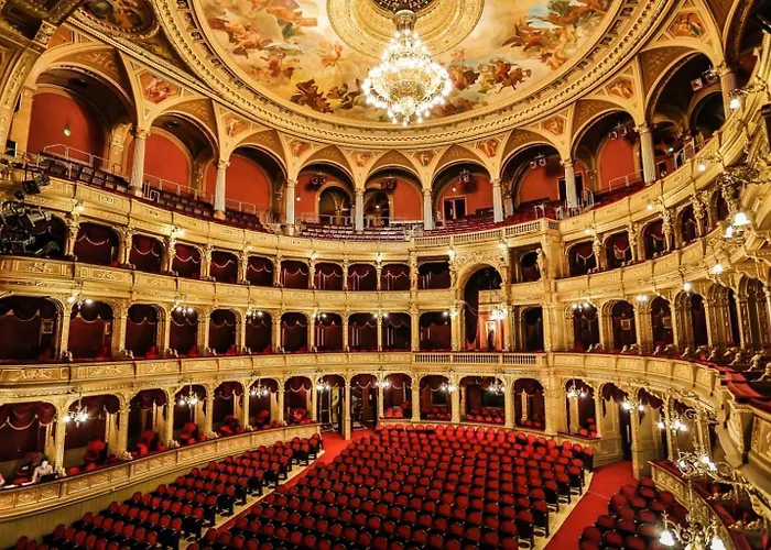 Lejlighed Walk To Opera House - 3br Live In Designer Budapest