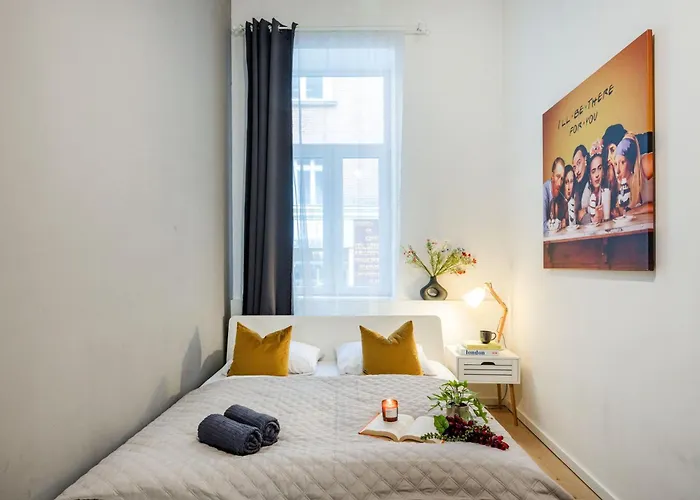 Walk To Opera House - 3br Live In Designer * Budapest