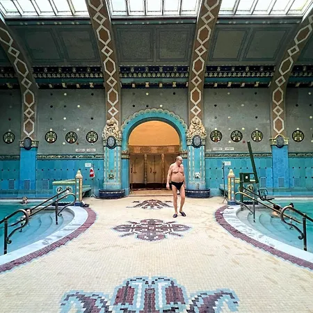 Walk To Opera House - 3br Live In Designer شقة بودابست