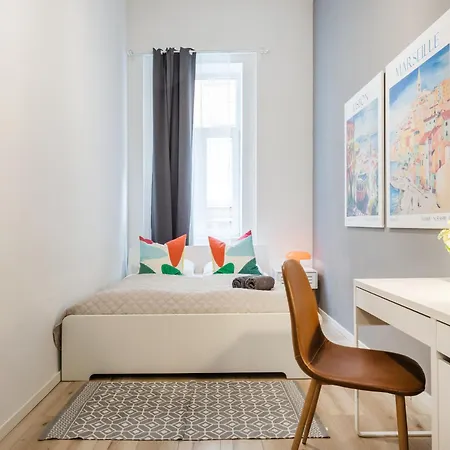 Walk To Opera House - 3br Live In Designer