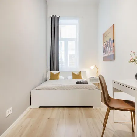 Walk To Opera House - 3br Live In Designer Apartment
