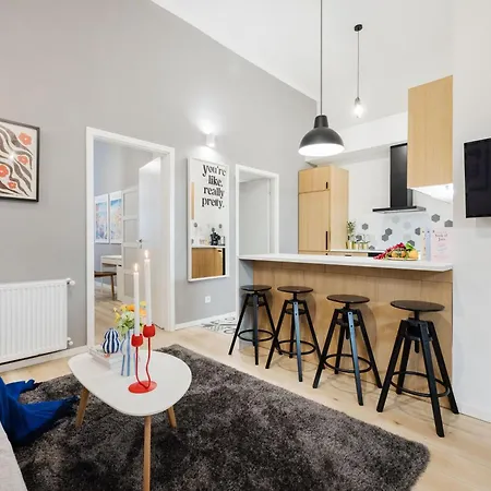 Walk To Opera House - 3br Live In Designer بودابست