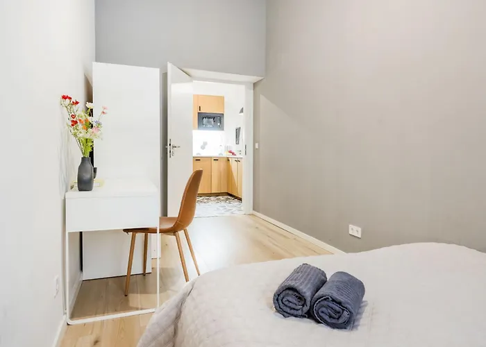Walk To Opera House - 3br Live In Designer * Budapest