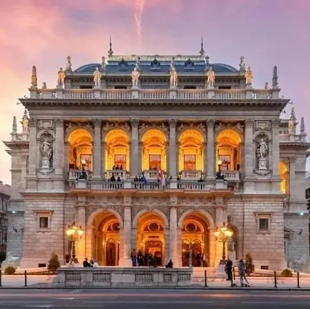 Walk To Opera House - 3br Live In Designer * Budapest