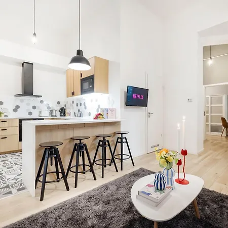 Walk To Opera House - 3br Live In Designer Appartement Budapest