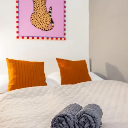 Walk To Opera House - 3br Live In Designer Appartement *